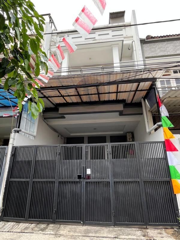 Dijual Rumah Siap Huni Lokasi Nyaman, Tenang, dan Bersih di Tomang, Jakarta Barat