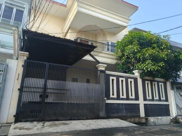 Rumah  di Tomang jakarta barat 2 lantai siap huni strategis