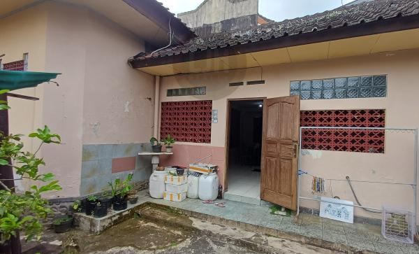 3 Bedrooms House at Tabanan Area, Good Access Located In Residential Area, Ideal For a Family Residence