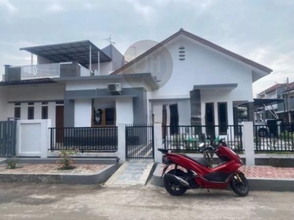  Rumah 2 Lantai Luas Tanah 268m2, 4+1 Kamar Tidur, Dalam Komplek Keamanan 24jam, Siap Huni, Cocok di Jaidikan Hunian/Kantor, di Antapani Bandung