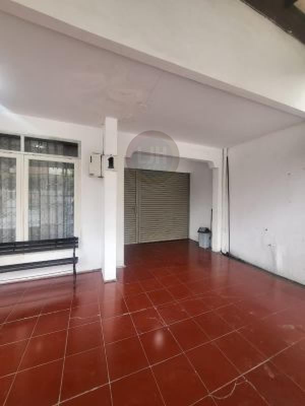  Rumah 2 Lantai Luas Tanah 225m2, Sudah Renovasi Siap Huni, 5+1 Kamar Tidur, Dekat Fasilitas Umum, Metro Indah Mall, RS. AL Islam, Pintu Tol Buah Batu, Margahayu Bandung