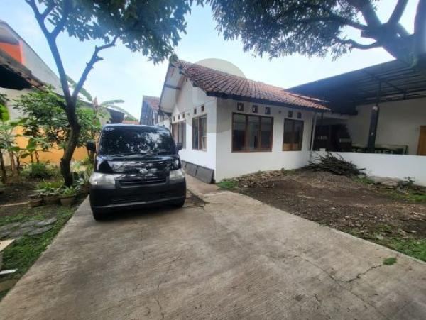  Rumah/Tempat Usaha 1 Lantai, Luas Tanah 300m2, Cocok Dijadikan Ware House, Tempat Usaha Ekspedisi, di Margahayu Bandung