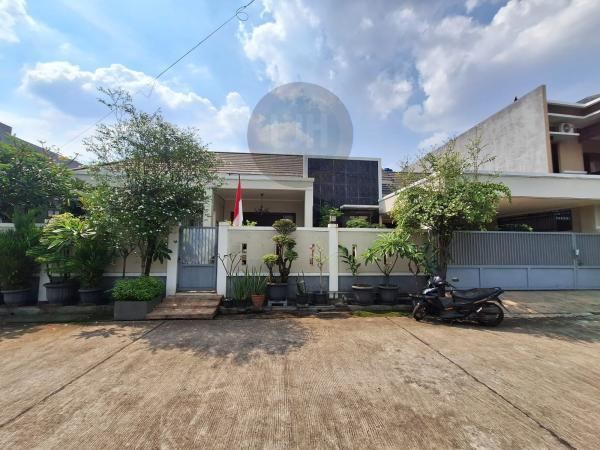Dijual Rumah Luas Semi Furnish di Galaxy Bekasi 