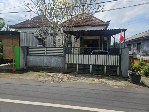 2 bedrooms house for sale at Jl. Rajawali, Tabanan, strategic location, well maintained, close to Pesiapan Station and Wisma Prasanthi Hospital