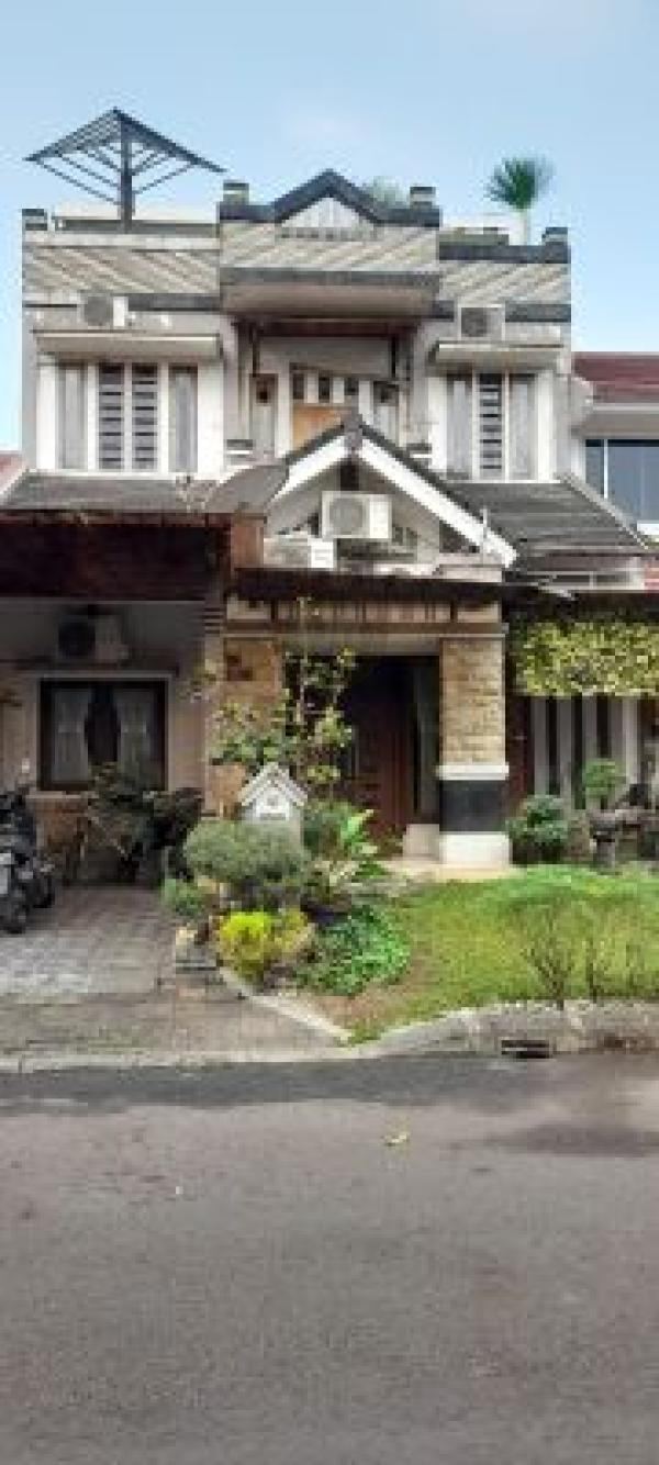 Rumah Siap Huni 2 Lantai 4 Kamar Tidur Furnished, Akses Tol, Bebas Banjir, Dekat Mall, Harga 1M an di Grand Wisata Tambun Bekasi