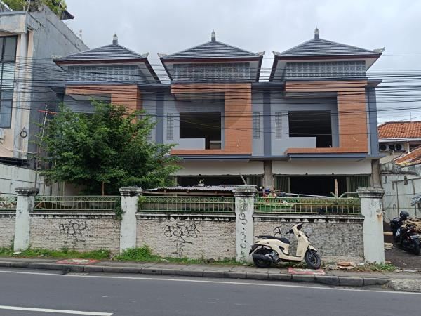 Shophouse for rent at Jl. Gunung Agung, Denpasar, strategic location, busy area, close to SMP 2 and SMP 4 Denpasar