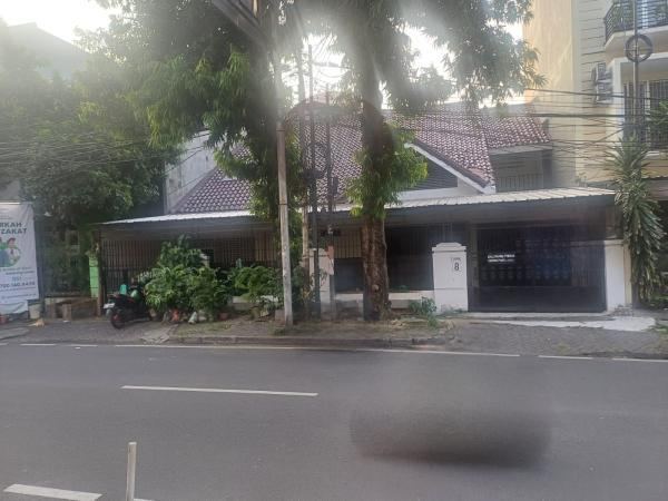 Rumah Dengan Lokasi di Jalan Utama Cocok Untuk Usaha