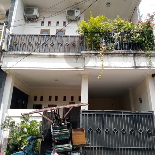 Rumah 2 Lantai Nyaman dengan udara Sejuk (C0704)