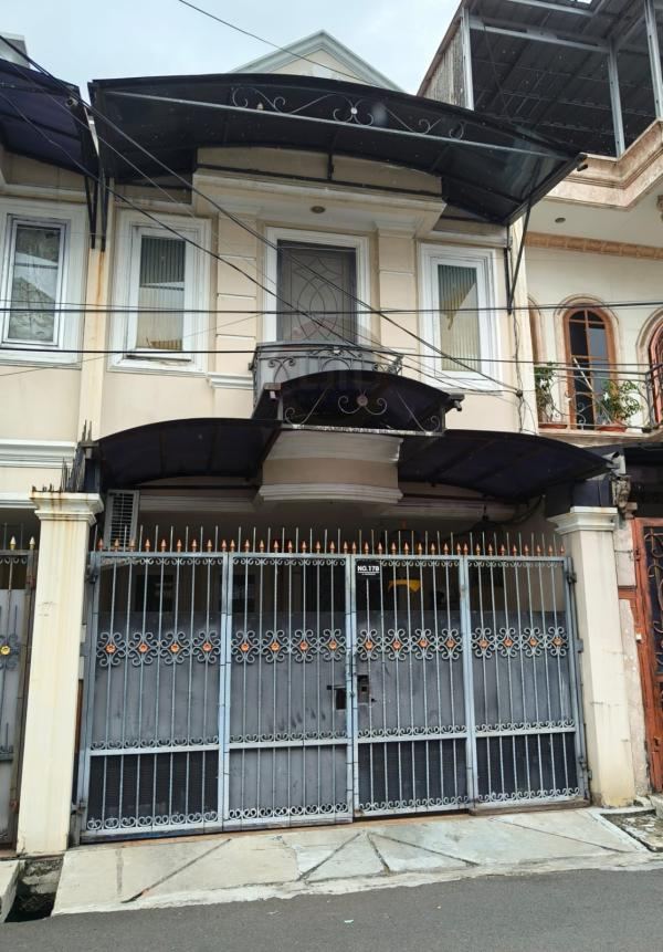 Rumah Siap Huni Dalam Kompleks di Tomang, Jakarta Barat