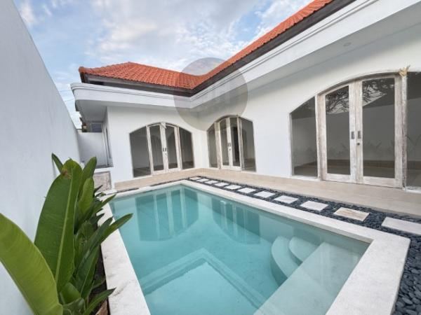 2 bedrooms villa for rent at Kerobokan, strategic location with new building, close to Berawa area