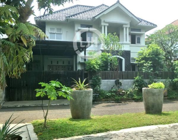 Rumah Cantik Siap Huni View Danau.