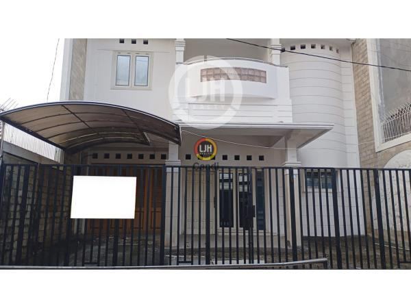 Rumah di Taman Seteran Barat Semarang