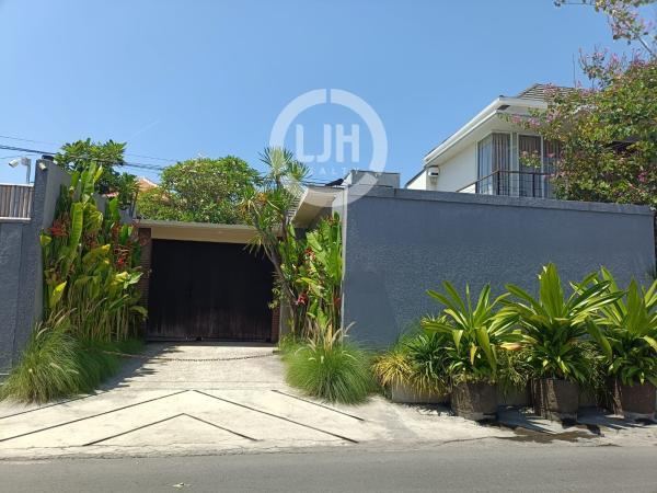 3 bedrooms house for rent at Sanur, strategic location, well maintained, close to Mertasari Beach