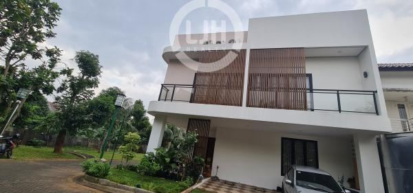 Rumah Hook Cantik Harga Nego di Raffles Hills Cibubur
