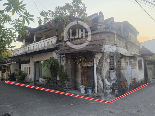 Land with a free house for sale at Denpasar, strategic location, Good access, Suitable for investmen, close to Living World Denpasar