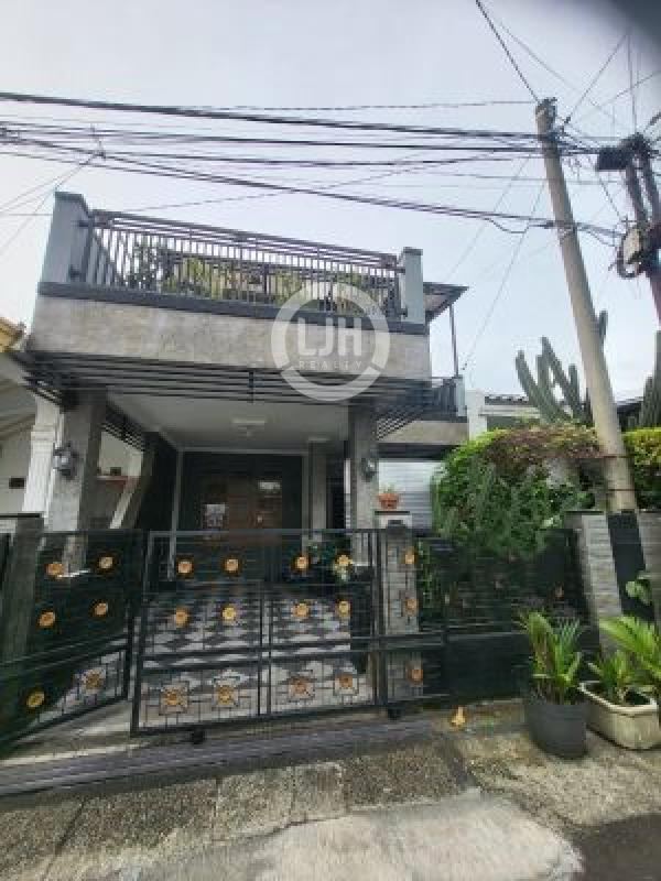Rumah 2 Lantai, Luas 120m2, 4 Kamar Tidur, Cocok Dijadikan Hunian/Kantor, Semi Furnished Siap Huni, Dalam Komplek Keamanan 24 Jam, di Antapani Bandung