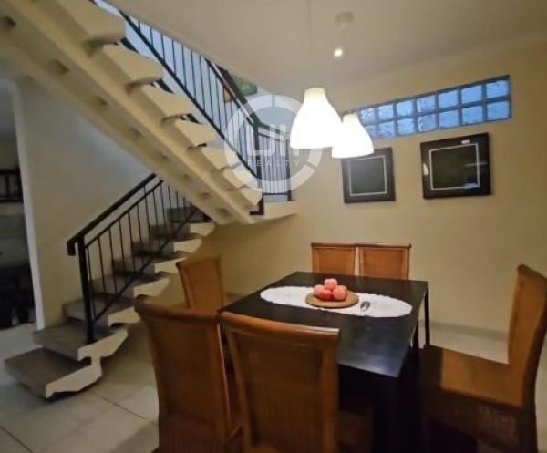 Rumah 2 Lantai, Luas 180m2, 4 Kamar Tidur, Bagus Baru Renovasi Siap Huni, Semi Furnished, Hanya 2km Menuju Bragacitiwalk Mall TSM, Alun-Alun Bandung, di Burangrang Bandung
