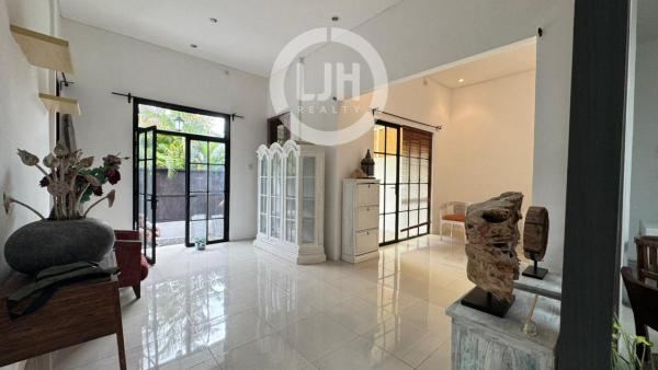 Cozy and Semi Furnished House In Residential area Jimbaran, Kuta Selatan, Close to McDonald's, Pizza Hut and Jimbaran Beach