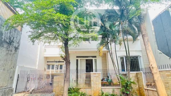 Rumah Strategis di Perumahan Mega Kebon Jeruk, Kembangan, Jakarta Barat