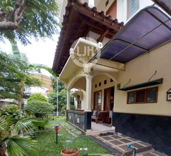 Rumah 2 lantai di kawasan premium Pesona Kahyangan Depok