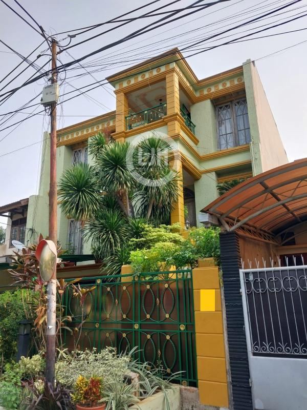 Rumah Nyaman Siap Huni 3 Lantai di Pondok Indah Jakarta Selatan