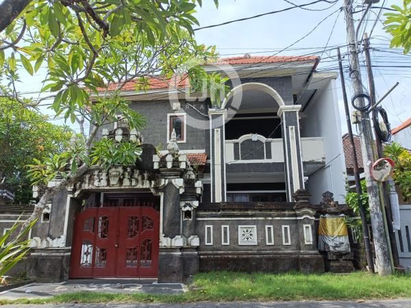 5 bedrooms house for sale at Benoa, kuta Selatan, strategic location, well maintained close to Toll Bali Mandara and Ngurah Rai Airport