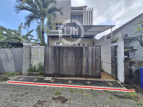 3 bedrooms house for sale at Padangsambian, strategic location, well maintained, Kompyang Sujana Stadion
