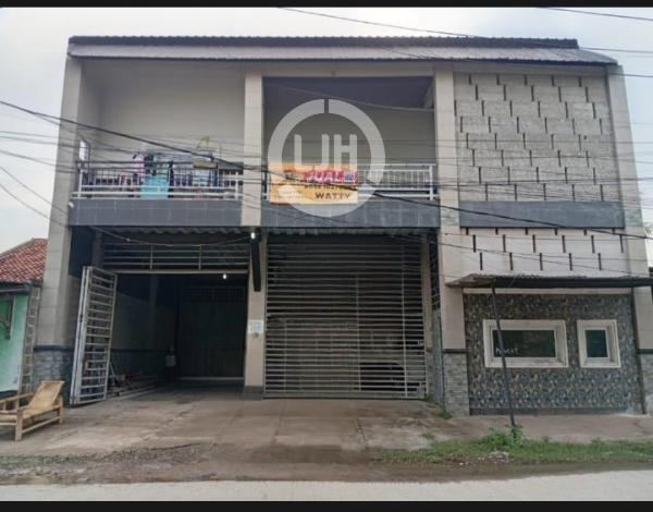 Ruko siap huni karena ada kos kosan didalamnya