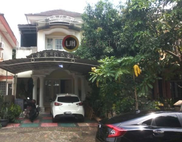 Rumah 2 Lantai Siap Huni Dalam Cluster Di Kota Wisata - Cibubur