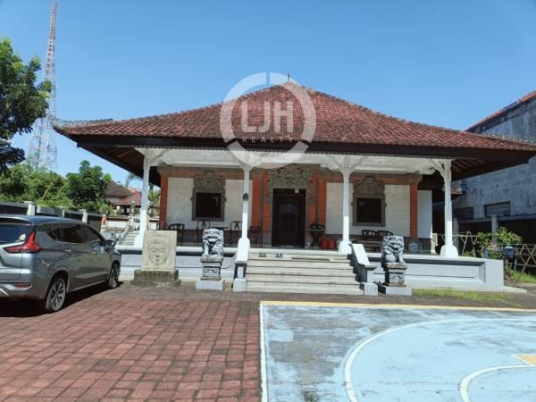 3 bedrooms house for rent at Gatot Subroto, Denpasar, strategic location, well maintained