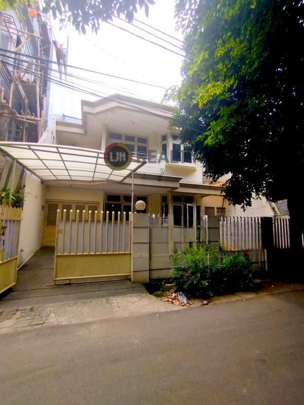 Rumah 2 Lantai Lokasi Strategis Siap Huni, Tomang, Jakarta Barat