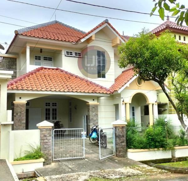 Rumah 2 Lantai Semi Furnished Di Kemang Pratama - Bekasi