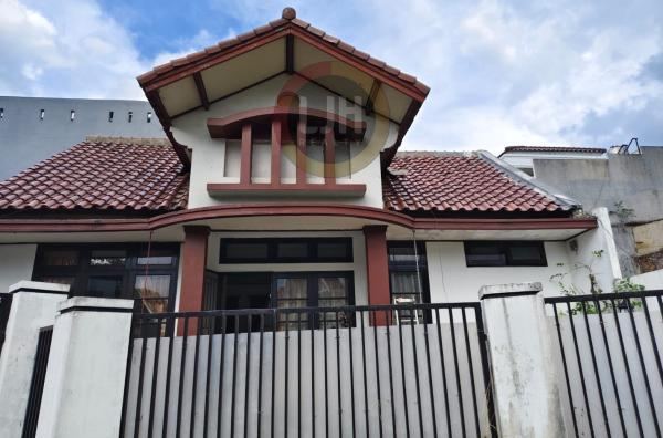 Rumah 1 Lantai Semi Furnished Di Raffles Hills - Cibubur