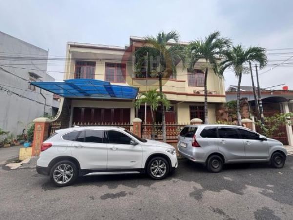 Rumah Perumahan Narogong 2 Lantai 4+2 Kamar Furnished Luas Tanah 155m2, 4,8 KM dari Gerbang Tol Bekasi Timur