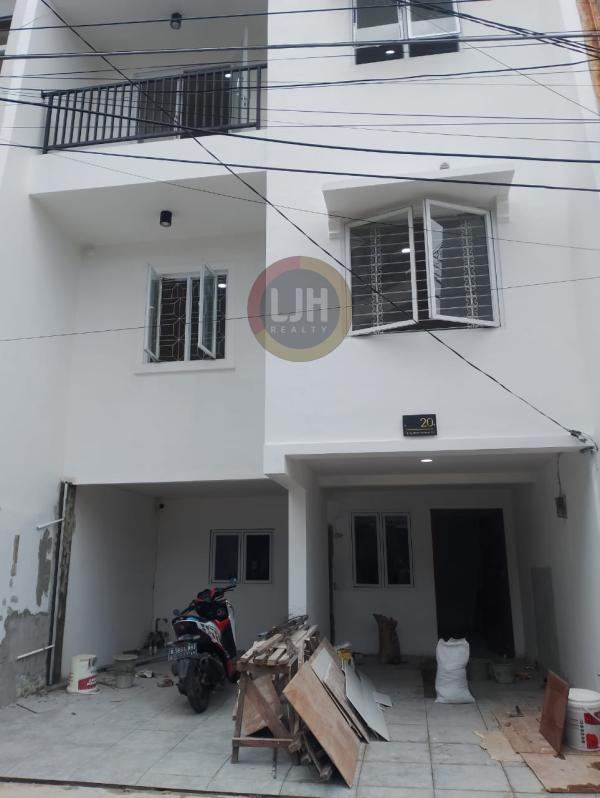 Jual rumah dalam komplek. Tanjung duren , Jakarta barat 