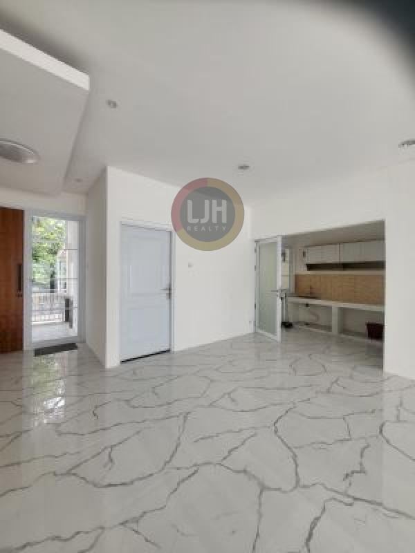 Rumah Baru 1 Lantai Luas 200m2, 3+1 Kamar Tidur Siap Huni, Dalam Cluster One Gate Security System, Fasilitas Cluster Kolam Renang, Lapangan Olahraga, Masjid, di Arcamanik Bandung