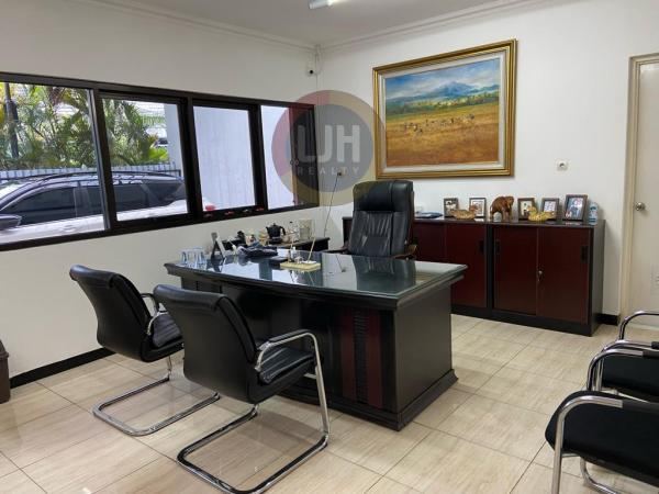 Dijual Rumah bisa berfungi sebagai kantor atau gudang luas 512 di Jl kerajinan taman sari jakarta barat