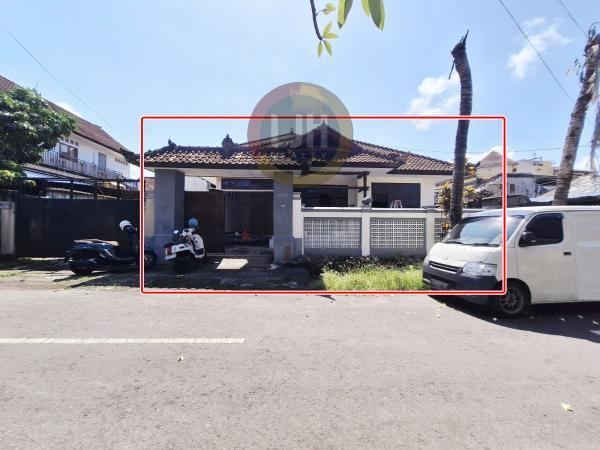 4 bedrooms house for rent at Gatot Subroto, Denpasar, strategic location, well maintained,  close to Living World denpasar