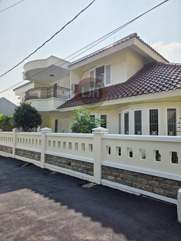 Rumah 2 Lantai Sudah Renovasi, Siap Huni di Mega   Cinere