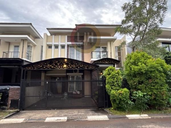 Rumah Grand Wisata Boulevard siap huni 2 lantai semi furnished kamar 3+1 hanya 100m dari Mall Living World Grand Wisata Bekasi
