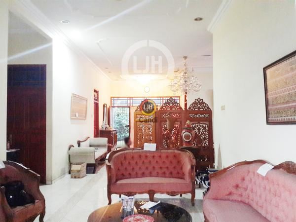Rumah di Rasamala Barat Srondol Semarang