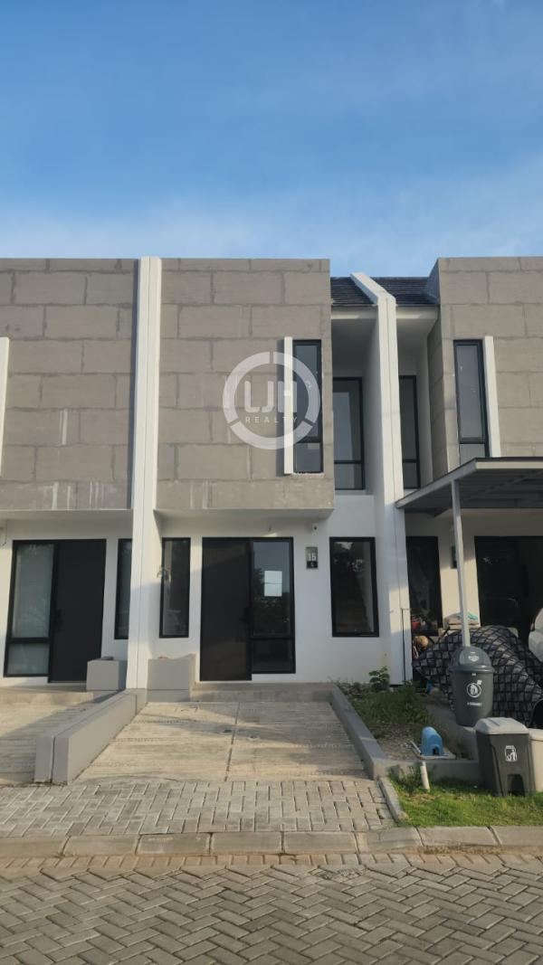 Rumah 2 lantai di kompleks tenang dan aman,  dekat kampus, rumah sakit dan kawasan industri