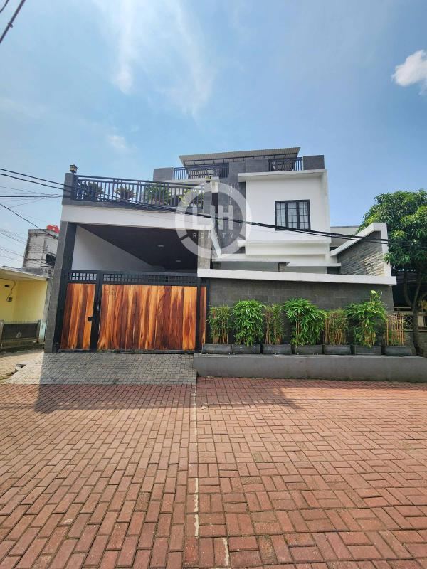 Rumah Cipondoh Tangerang SHM Hook 3.5 Lantai LT 174 m² Siap Huni Dekat Metland Puri & Green Lake City