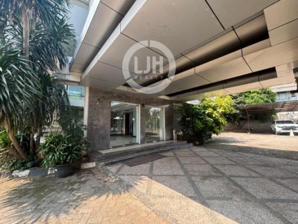 Gedung untuk Office atau Ruang Kantor Include Furnished, Jalan Jenderal Sudirman Kayuringin, Parkir Luas, Bekasi Selatan, Kota Bekasi