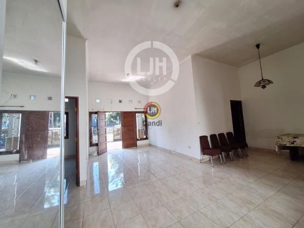 Rumah di Waru Timur Banyumanik Semarang