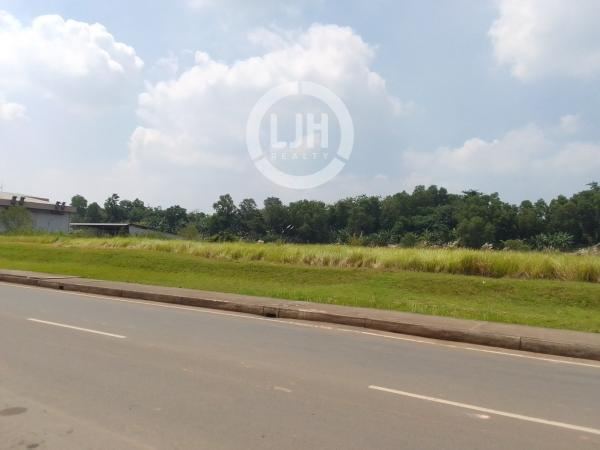 MM2100 Kawasan Cikarang Selatan, Dekat akses tol