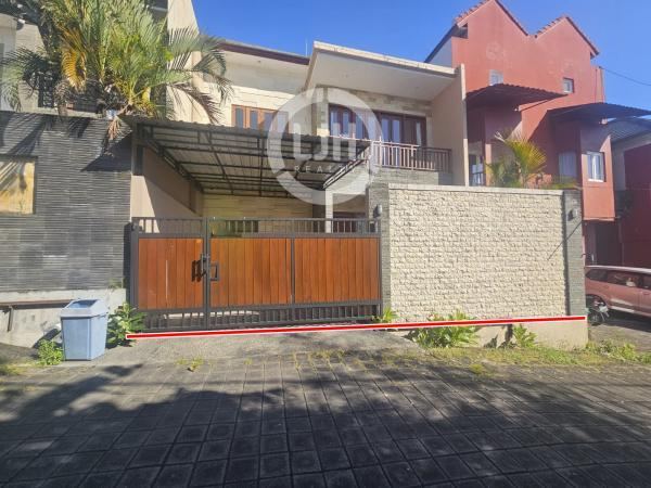 3 bedrooms villa for rent at Padangsambian, strategic location, well maintained, close to Kerobokan area