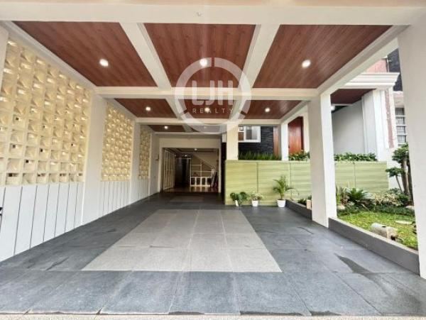 Rumah Split Level 2 Lantai, Dalam Cluster, View Taman, Luas 180M2, Kamar 4+1, Hanya 500M Dari Mall Living World, dan 1Km Dari Tol Tambun Grand Wisata Bekasi
