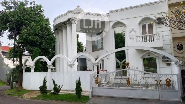 Rumah Hook Cantik di Perumahan Modern Citra Grand Cibubur