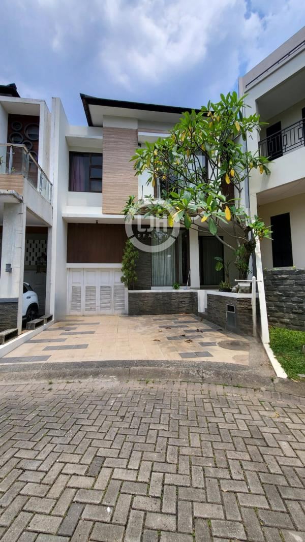 Rumah Siap Huni ada Kolam Renang di Cluster Kebayoran shimpony Bintaro Jaya 